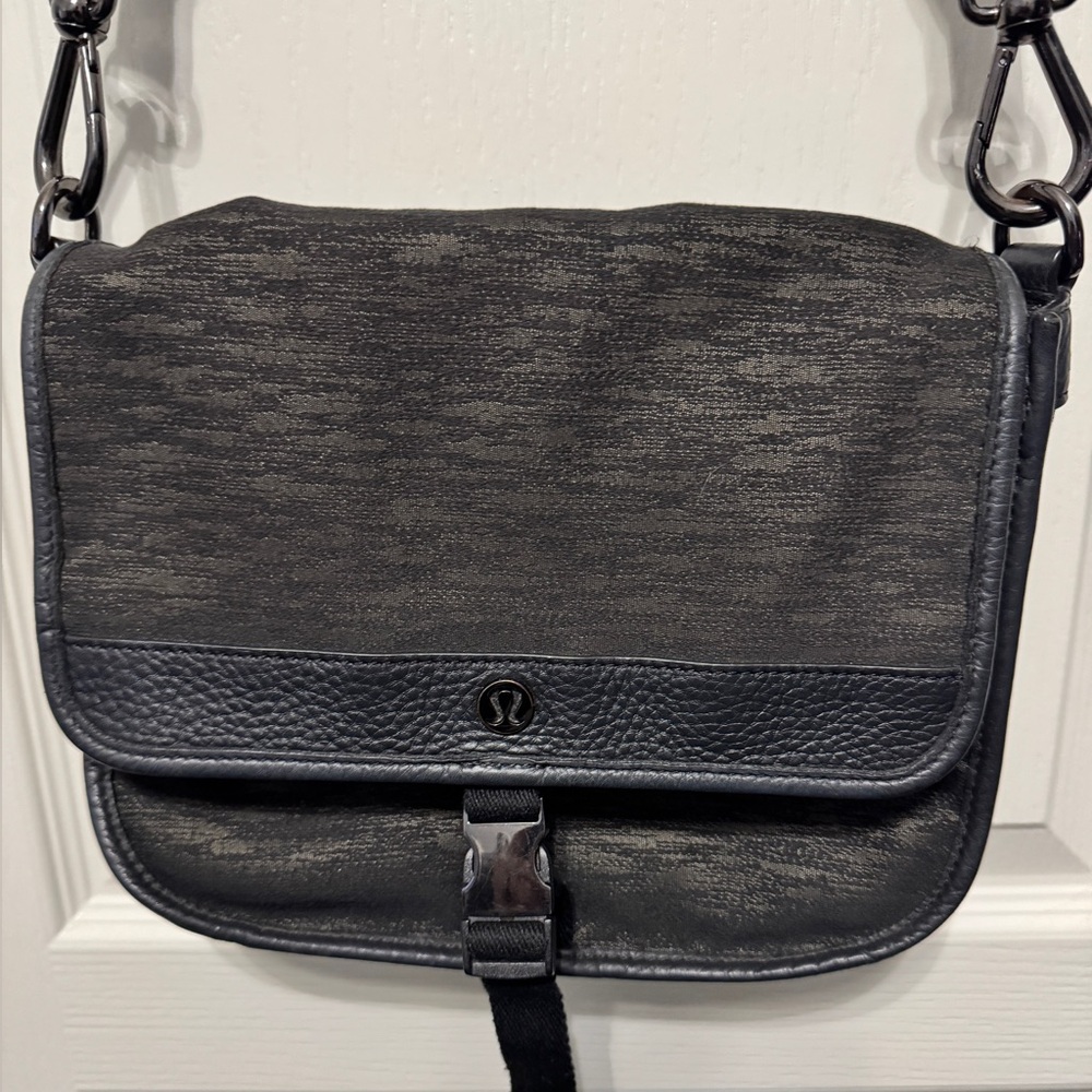 Lululemon Now and Always Crossbody